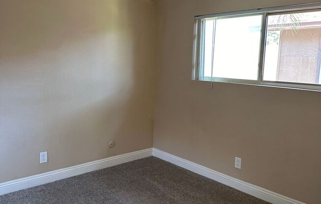 Modern Upstairs Unit Condo with Lots of Sunlight! Close to SDSU