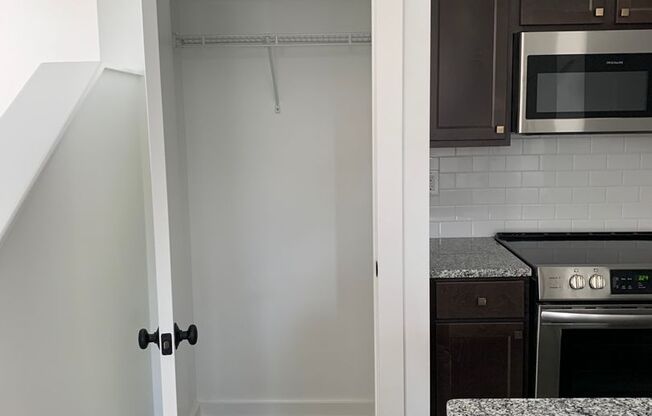 1 bed, 1 bath, 581 sqft, $800, Unit 107