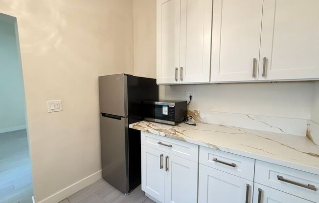 Studio, 1 bath, $1,350, Unit 32