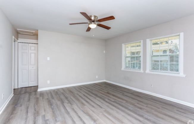 2 beds, 1 bath, 850 sqft, $899, Unit K2