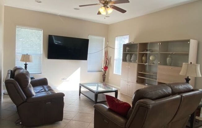 Beautiful 4 bed 3 bath town home in Ocoee