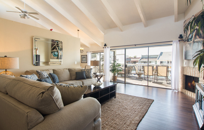 4431 Gateshead Bay- VR