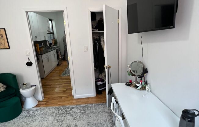 2 beds, 1 bath, $3,999, Unit 5A