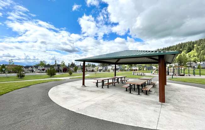 Park with shaded sitting at Thrive at Green Mountain, Camas, WA, Washington