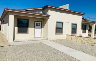 Beautiful 3-bedroom, 2-bathroom half a duplex located in the vibrant city of El Paso, close to Fort Bliss