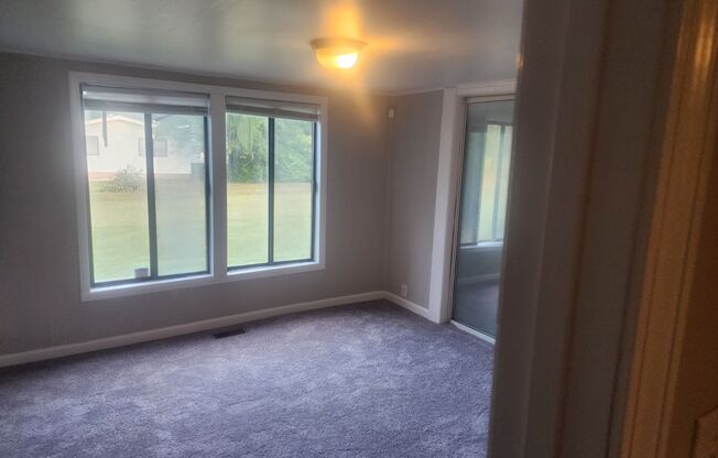 2 beds, 1 bath, $1,300