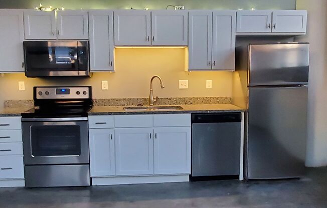 2 beds, 1 bath, 912 sqft, $1,704, Unit 101W