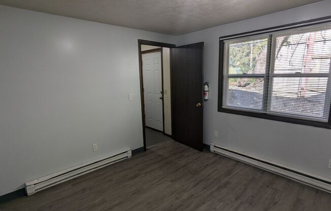 2 beds, 1 bath, $900