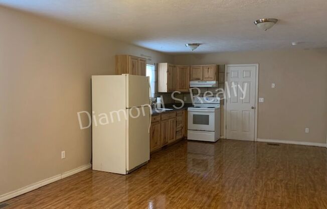 3 beds, 1 bath, $995