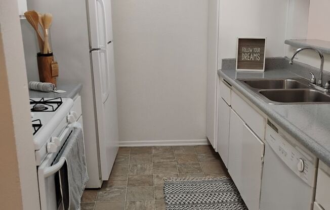 1 bed, 1 bath, 650 sqft, $2,425, Unit 8555-104