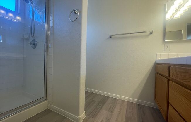 2 beds, 2 baths, $1,300