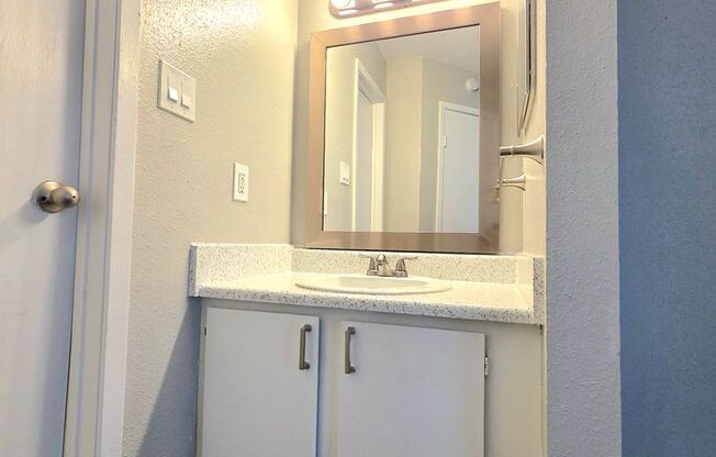 2 beds, 2 baths, 967 sqft, $1,299, Unit 614