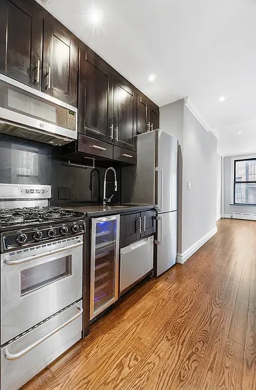 424 E 9th Street