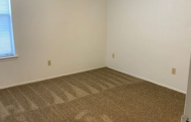 2 beds, 2 baths, 925 sqft, $955, Unit 1401