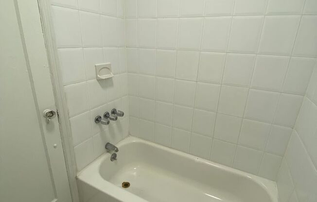 Studio, 1 bath, 435 sqft, $1,777, Unit C09