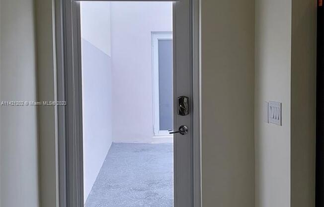 6331 NORTHWEST 105 CT