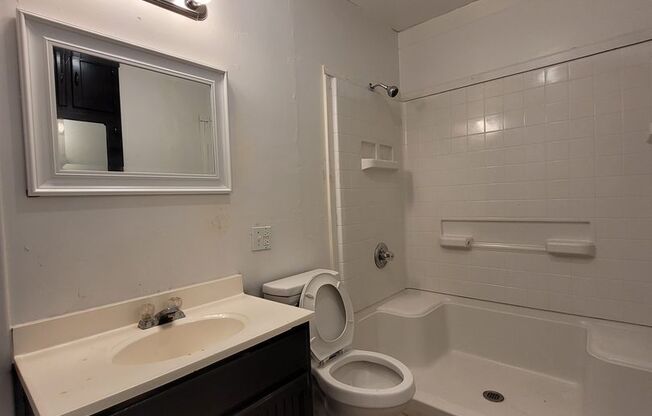 3 beds, 1 bath, $1,095