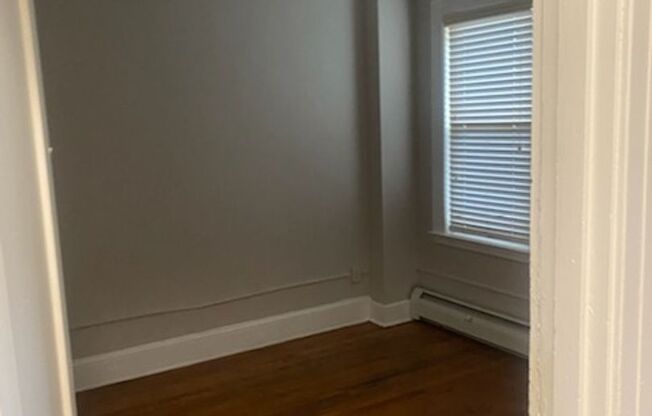 1 bed, 1 bath, 700 sqft, $1,150, Unit 105