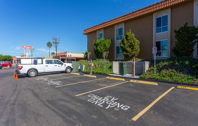 1 bed, 1 bath, 704 sqft, $2,195, Unit B-26