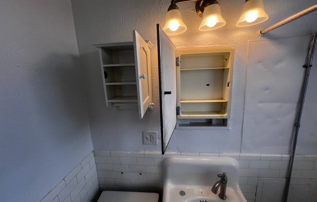 Studio, 1 bath, 400 sqft, $850, Unit 703