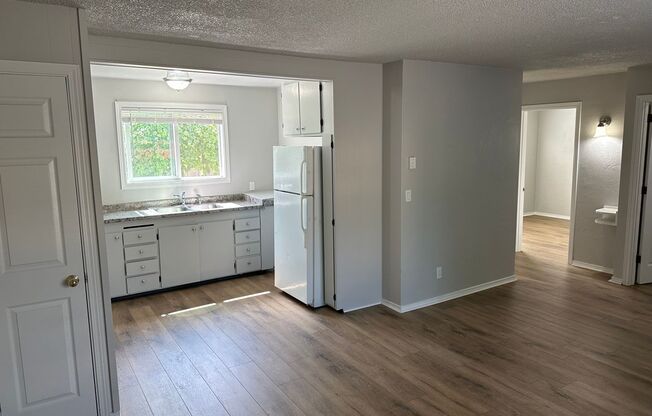 2 beds, 1 bath, 800 sqft, $1,425