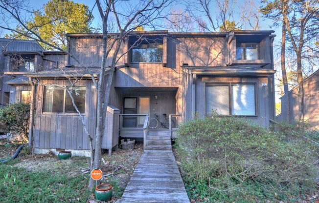 Conveniently located Carrboro 3 bed/2.5 bath Townhouse