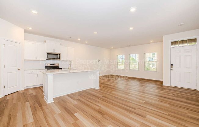 317 PLANTERS TRCE LN