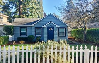 Charming Cottage in First Addition in Lake Oswego!