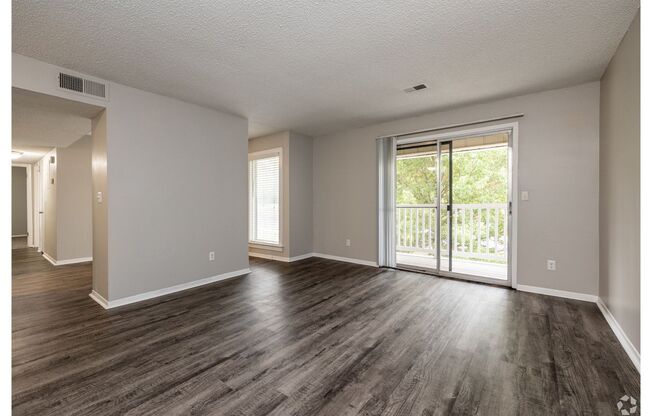 2 beds, 1 bath, 1,044 sqft, $1,100, Unit 812