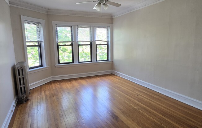 2417 W Sunnyside Ave