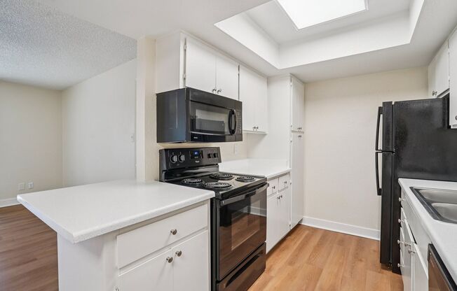 1 bed, 1 bath, 605 sqft, $1,225, Unit 1016