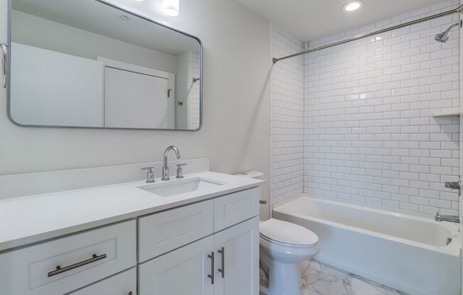 Studio, 1 bath, 780 sqft, $2,199, Unit E-301