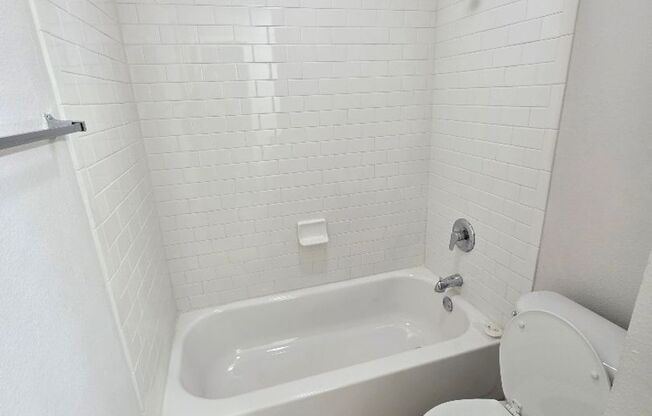 2 beds, 1 bath, 900 sqft, $1,045, Unit ELP2202-335