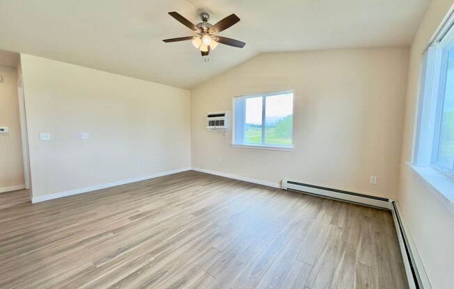 1 bed, 1 bath, 743 sqft, $1,499, Unit EC 4242-03