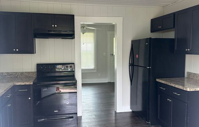 Charming Home in Downtown Flowery Branch!