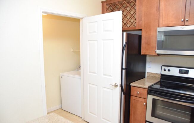 1 bed, 1 bath, 717 sqft, $1,150, Unit 4400 S. JONES BLVD.