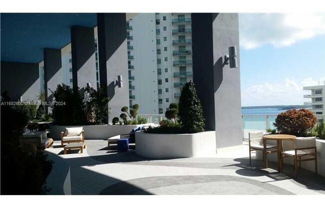 2 beds, 2 baths, 997 sqft, $4,990, Unit 1300 Brickell Bay Dr # 26-03