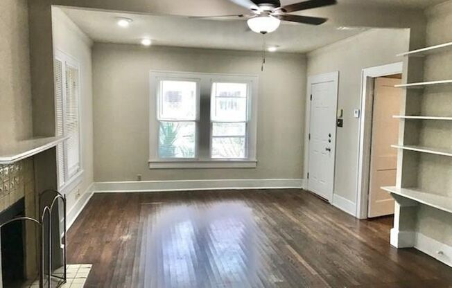 PRELEASING FOR EARLY SEPT! Charming 3 Bed | 2 Bath Home Near UT & Downtown Austin – Classic Character Meets Prime Location!