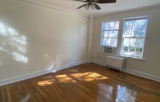 Studio, 1 bath, 400 sqft, $850, Unit 4H