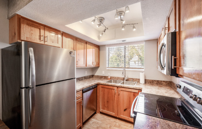 1030 E QUAIL VIS CT