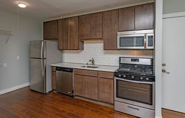 Studio, 1 bath, 395 sqft, $850, Unit Unit 320