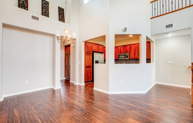 Charming 2 Bedroom + Loft Townhouse in Prime Summerlin Location!