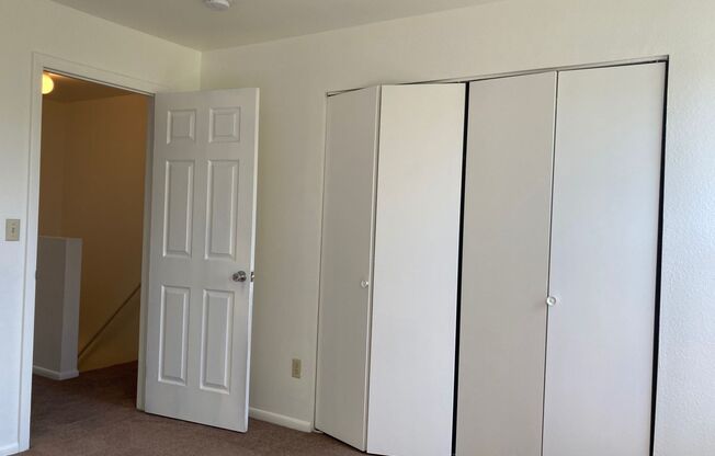 Great, affordable 2BR in Lafayette. Back patio, W/D connections! (SirG)