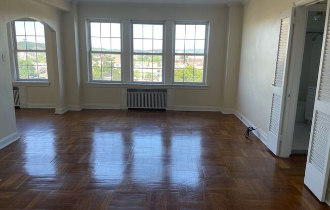 1 bed, 1 bath, 768 sqft, $1,510, Unit Royal York 211