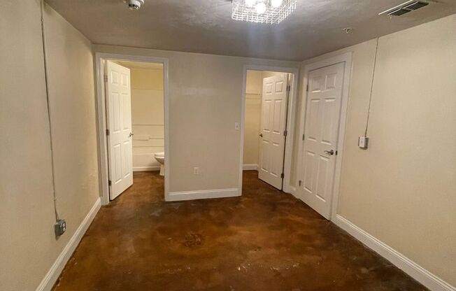 3 beds, 2 baths, 1,100 sqft, $1,275, Unit 205