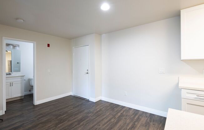 2 beds, 2 baths, 954 sqft, $2,895, Unit 202