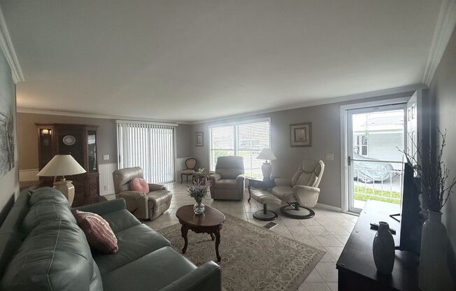 FLORIDA 55+ PARADISE 2/2 IN SUNNY FOREST PARK
