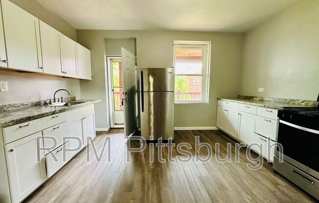 2208 WOODSTOCK AVE