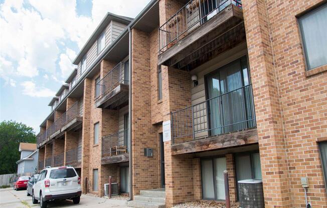 Side of building with balcony at Capitol View Apartments in Lincoln Nebraska