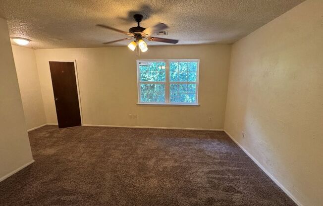2 bed 1 1/2 bath condo off NW 23rd! Putnam City Schools